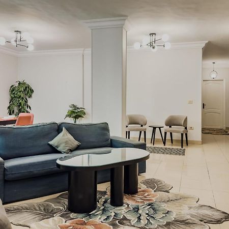 Distinct & Decent 2 Bdr Apt Steps From Nightlife And Airport El El Cairo Exterior foto