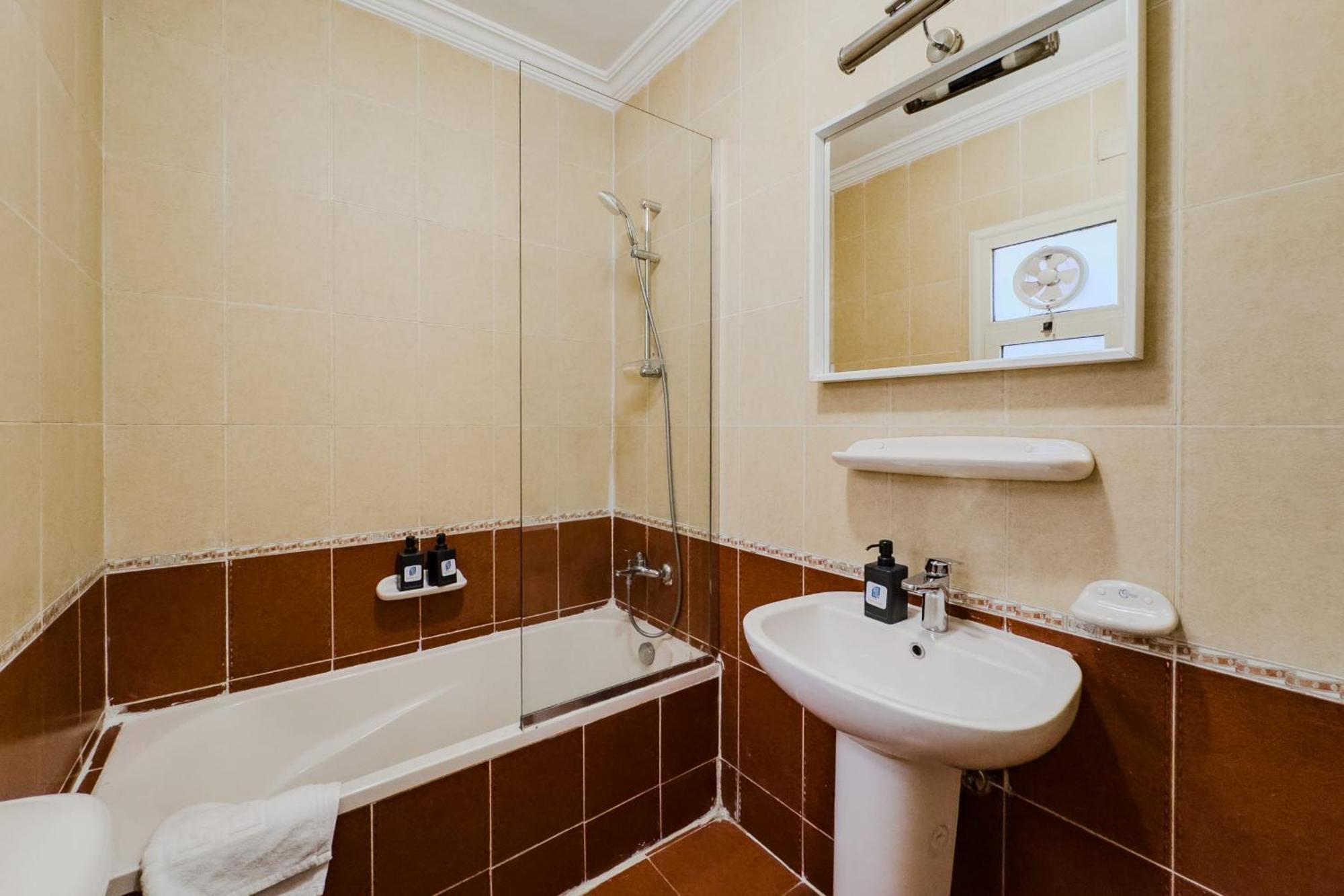 Distinct & Decent 2 Bdr Apt Steps From Nightlife And Airport El El Cairo Exterior foto